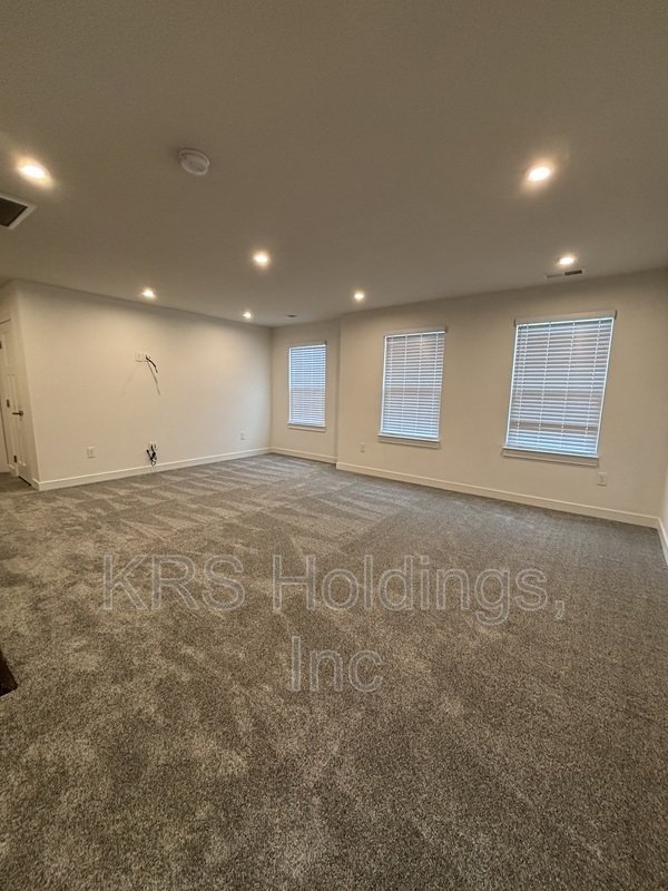4 Bedroom in Amazing Location! property image