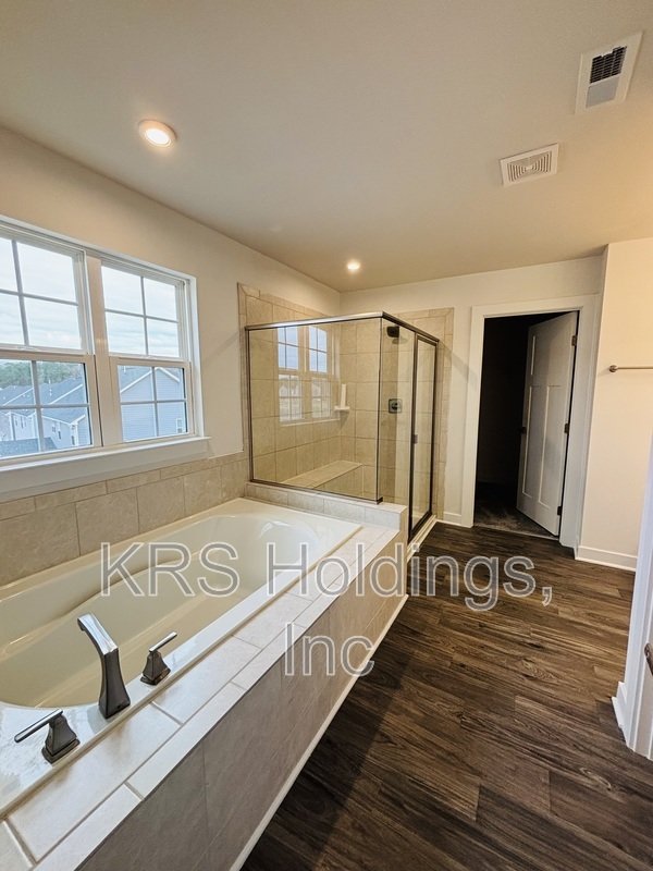 4 Bedroom in Amazing Location! property image