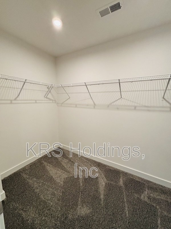 4 Bedroom in Amazing Location! property image
