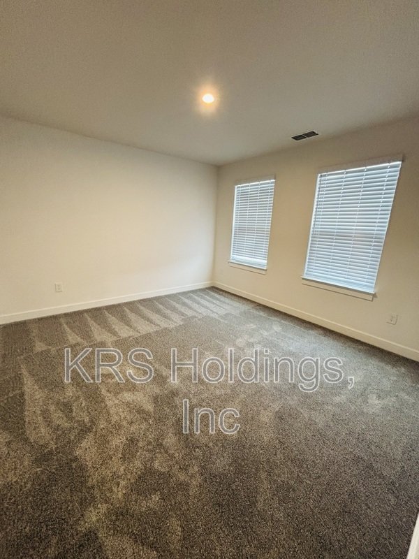 4 Bedroom in Amazing Location! property image