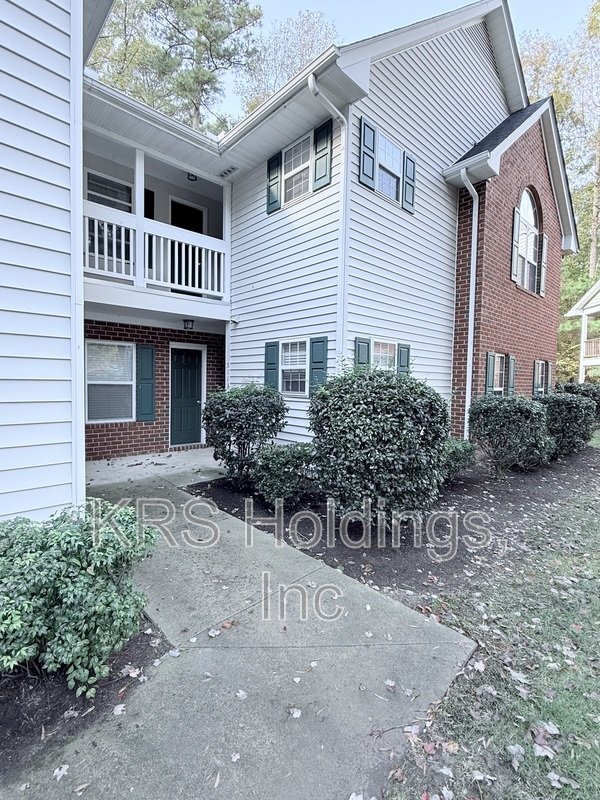 Charming 2 Bedroom Ground Floor Condo in Cary! property image