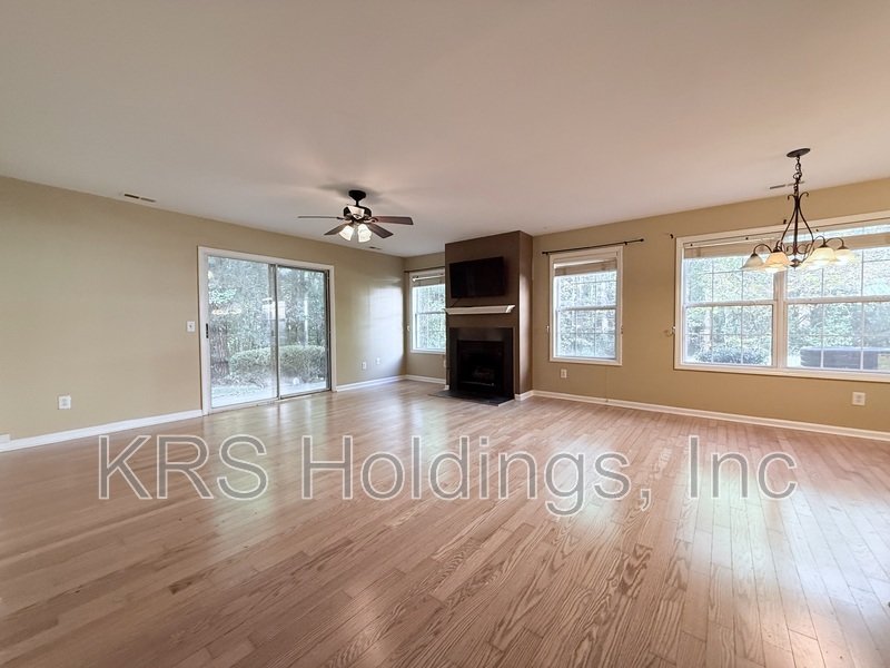 Charming 2 Bedroom Ground Floor Condo in Cary! property image