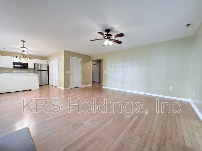 Charming 2 Bedroom Ground Floor Condo in Cary! property image