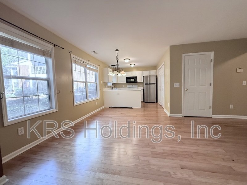 Charming 2 Bedroom Ground Floor Condo in Cary! property image