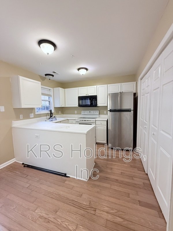 Charming 2 Bedroom Ground Floor Condo in Cary! property image