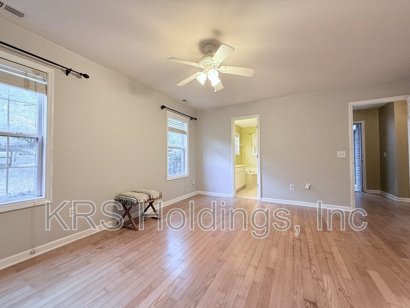 Charming 2 Bedroom Ground Floor Condo in Cary! property image