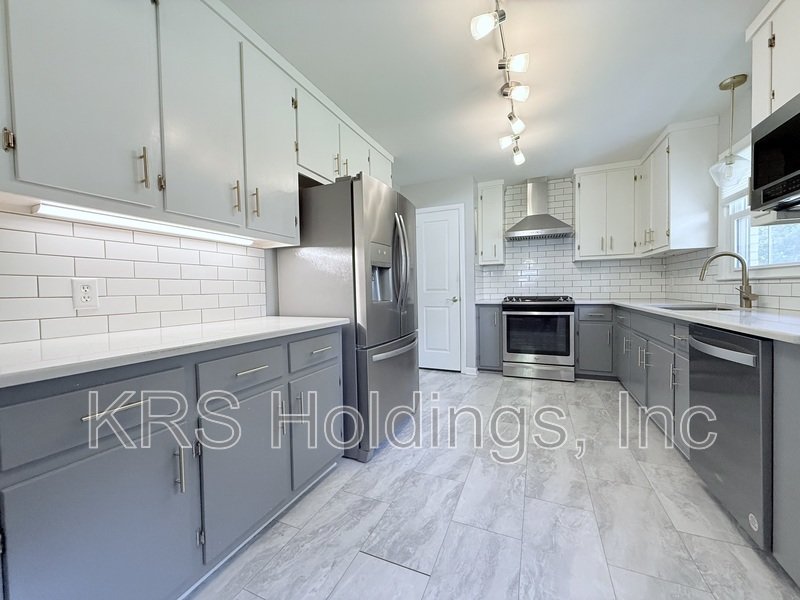 FREE JUNE RENTS in Adorable Home in Greenwood Farms! property image
