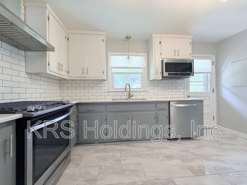 FREE JUNE RENTS in Adorable Home in Greenwood Farms! property image