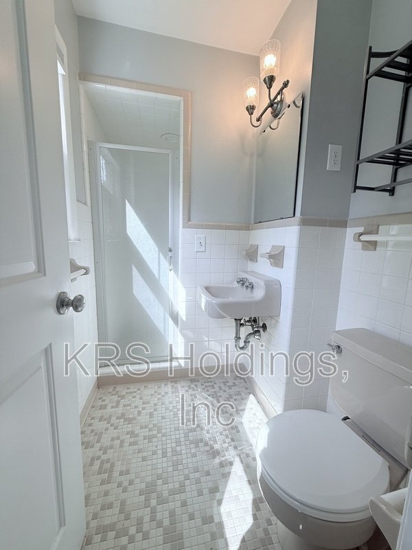 FREE JUNE RENTS in Adorable Home in Greenwood Farms! property image