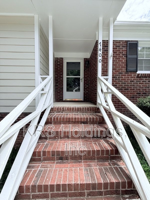 FREE RENT in Perfect North Raleigh Location! property image