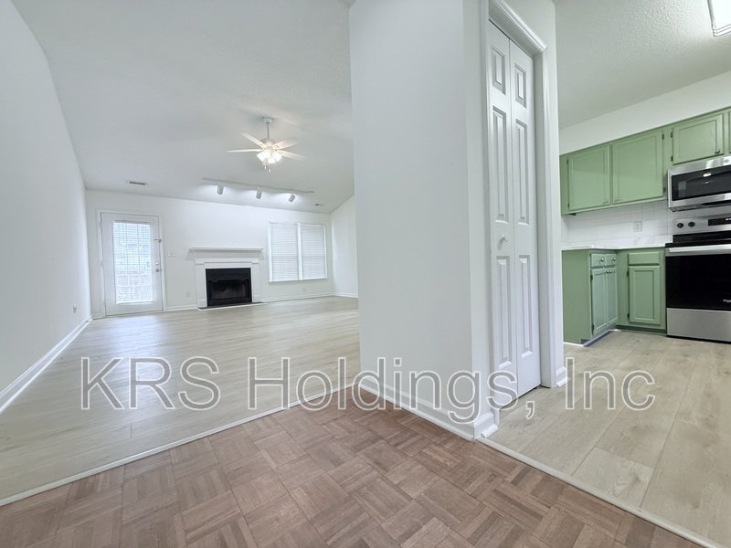 FREE RENT in Perfect North Raleigh Location! property image