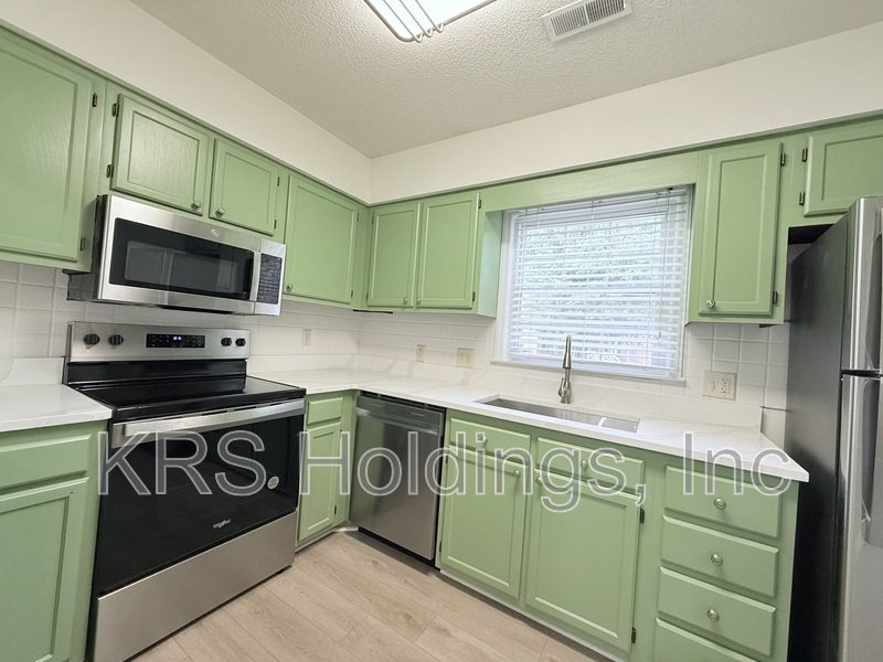 FREE RENT in Perfect North Raleigh Location! property image