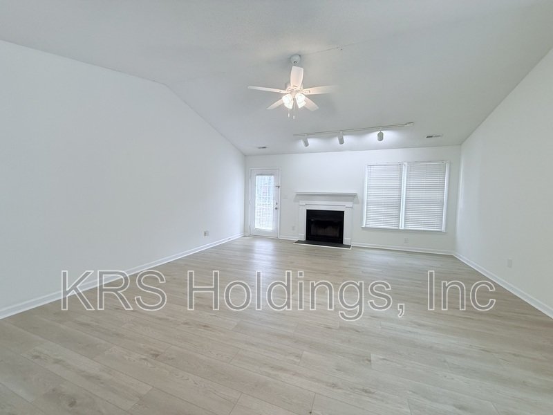 FREE RENT in Perfect North Raleigh Location! property image