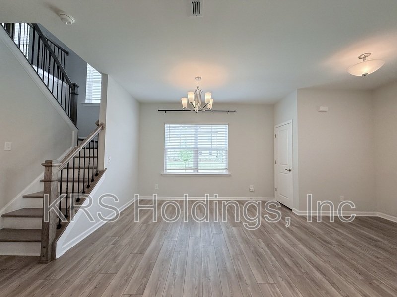 Stunning End-Unit Townhome in Highly Desirable Holding Village! property image