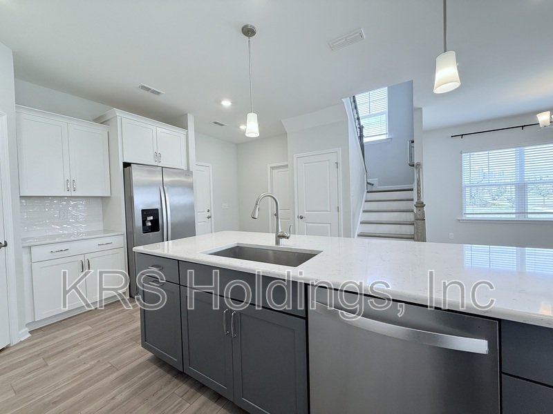 Stunning End-Unit Townhome in Highly Desirable Holding Village! property image