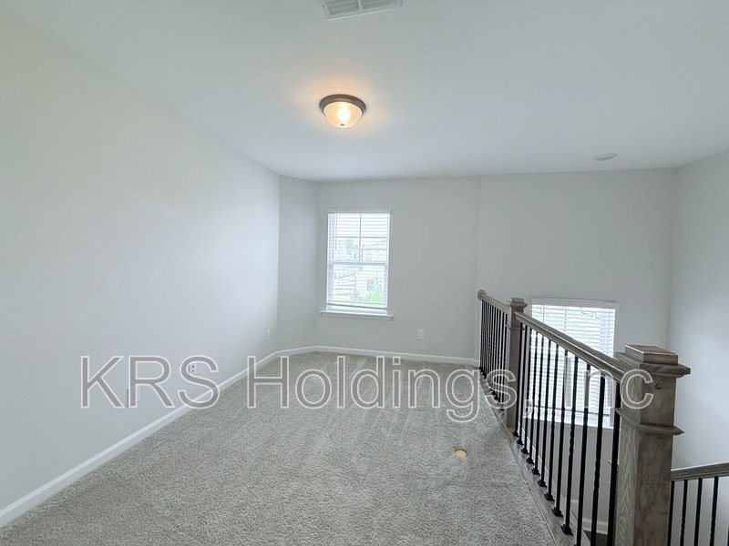 Stunning End-Unit Townhome in Highly Desirable Holding Village! property image
