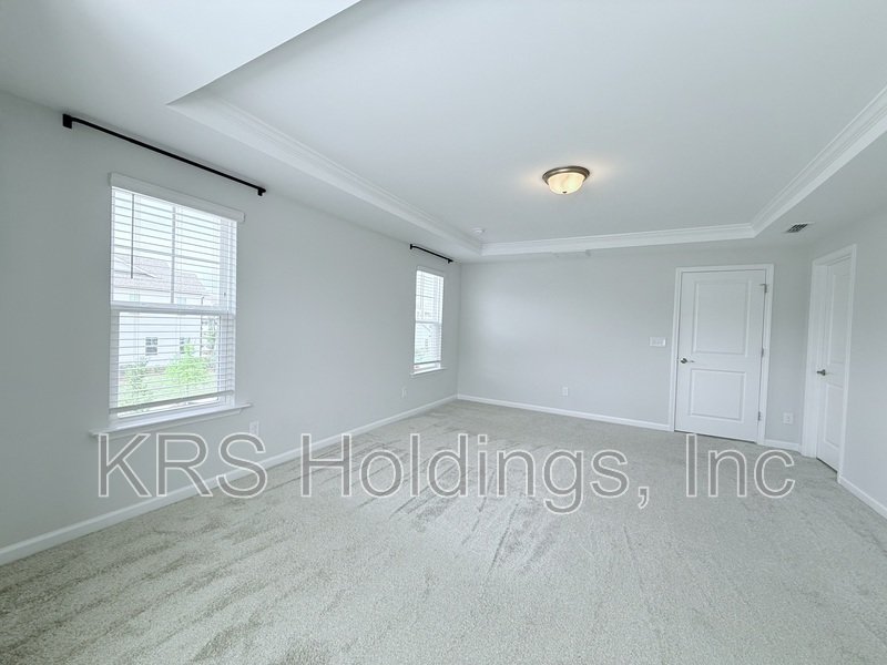 Stunning End-Unit Townhome in Highly Desirable Holding Village! property image