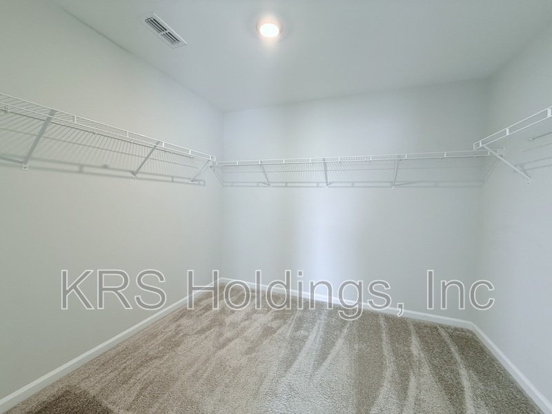 Stunning End-Unit Townhome in Highly Desirable Holding Village! property image