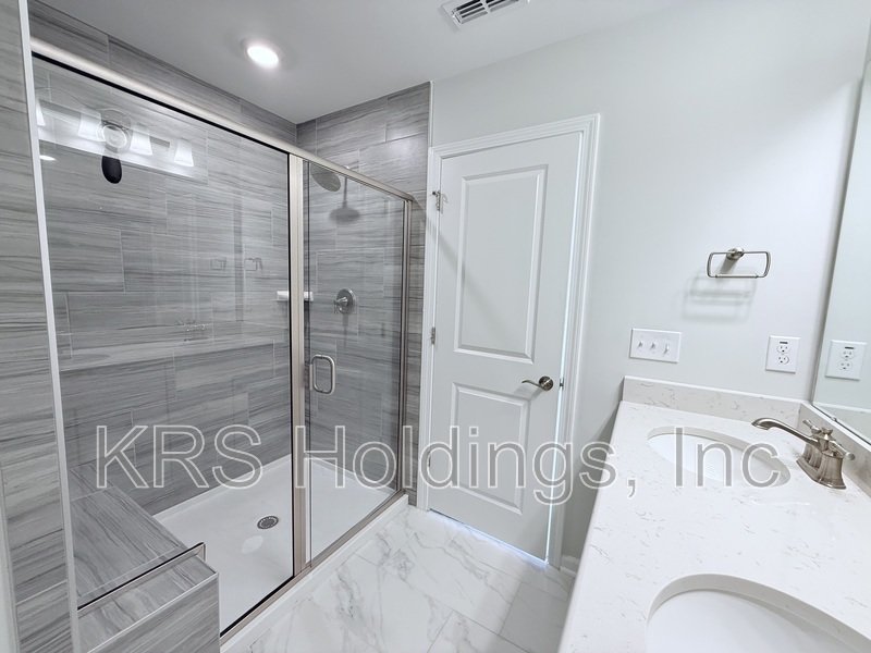 Stunning End-Unit Townhome in Highly Desirable Holding Village! property image