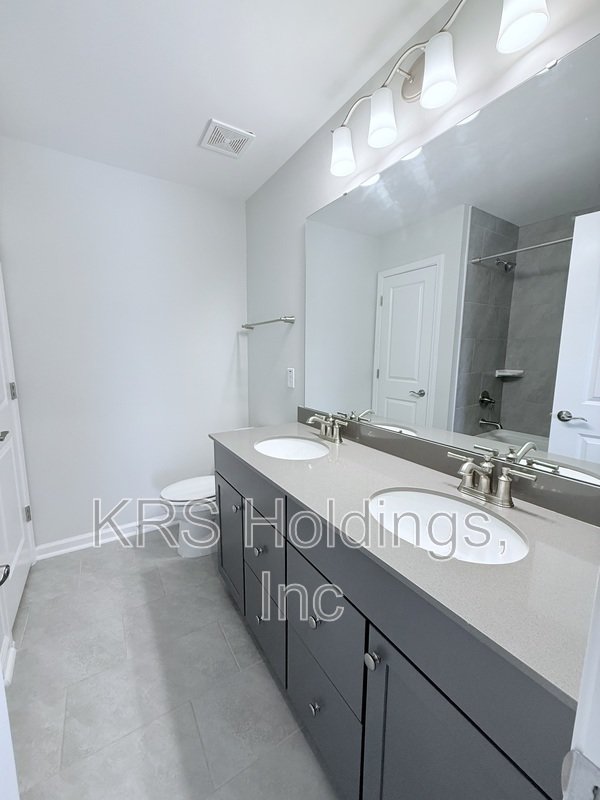Stunning End-Unit Townhome in Highly Desirable Holding Village! property image