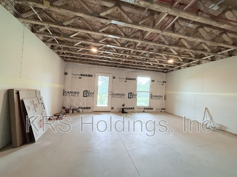 Move In Ready Townhome with Screened in Porch and Golf Course Views! property image