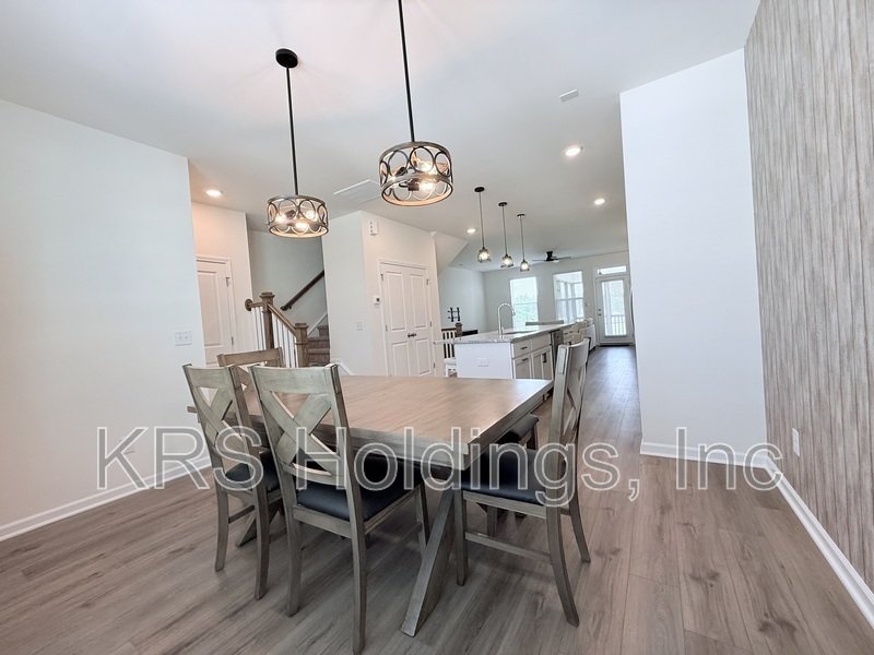 Move In Ready Townhome with Screened in Porch and Golf Course Views! property image