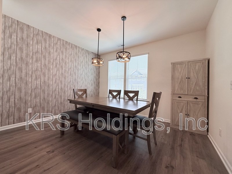 Move In Ready Townhome with Screened in Porch and Golf Course Views! property image