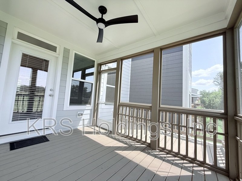 Move In Ready Townhome with Screened in Porch and Golf Course Views! property image