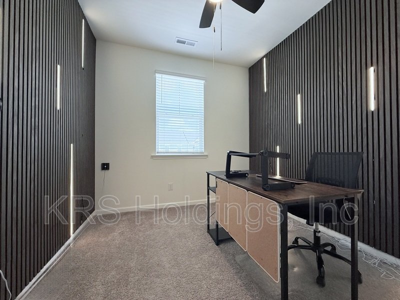 Move In Ready Townhome with Screened in Porch and Golf Course Views! property image
