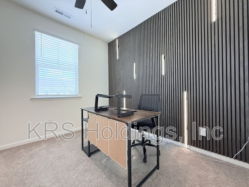 Move In Ready Townhome with Screened in Porch and Golf Course Views! property image
