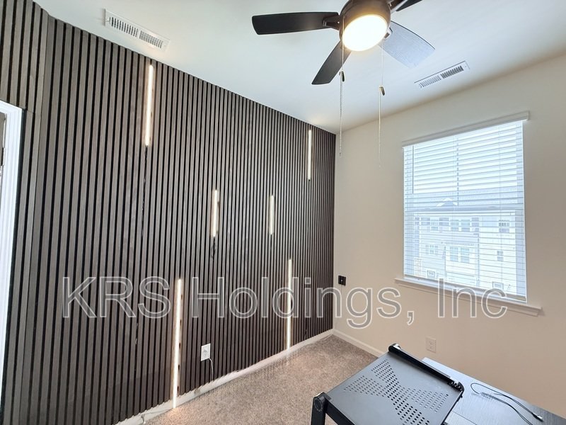 Move In Ready Townhome with Screened in Porch and Golf Course Views! property image