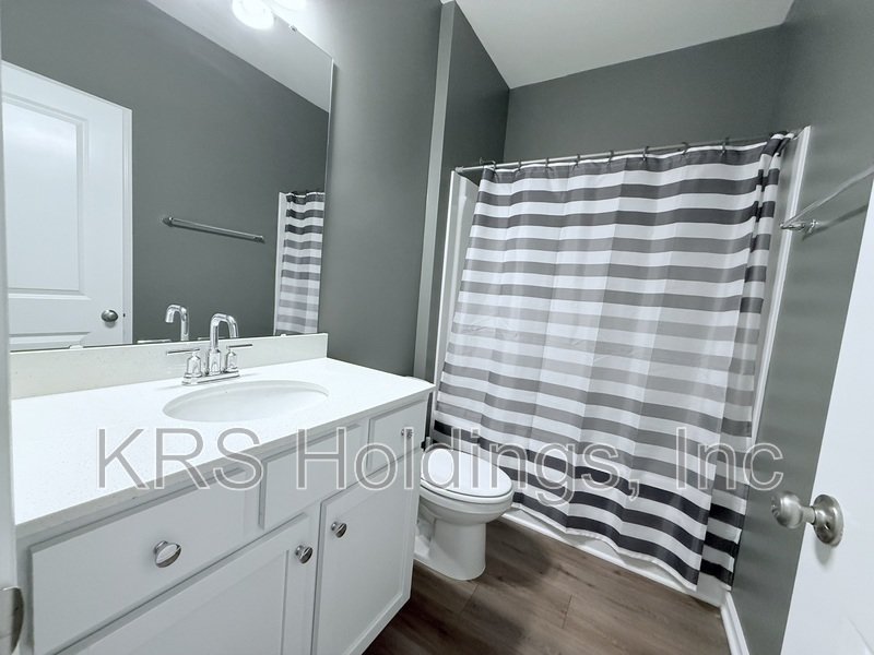 Move In Ready Townhome with Screened in Porch and Golf Course Views! property image
