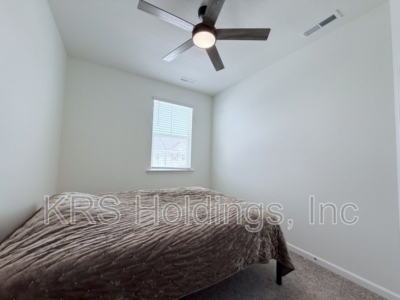 Move In Ready Townhome with Screened in Porch and Golf Course Views! property image