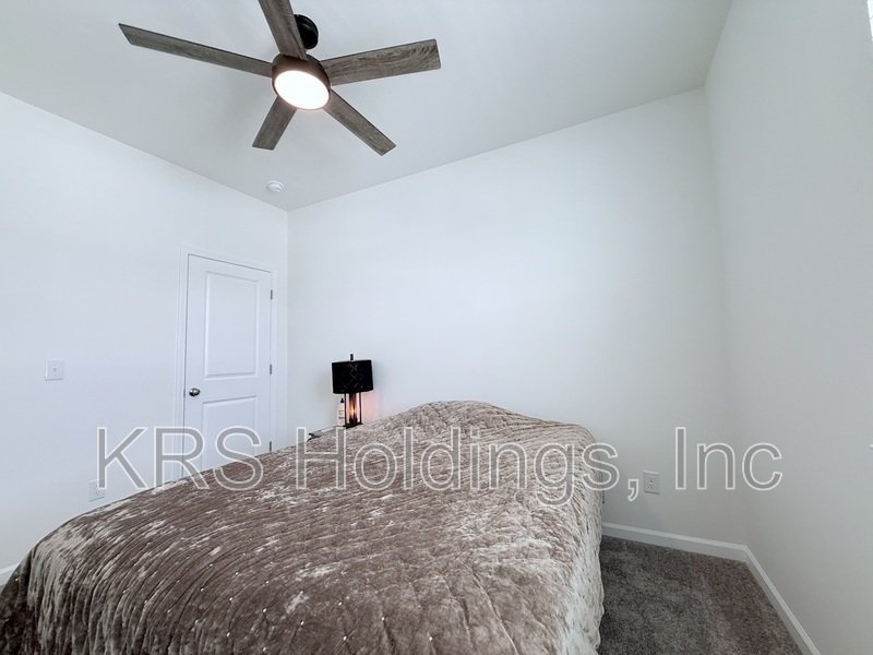 Move In Ready Townhome with Screened in Porch and Golf Course Views! property image