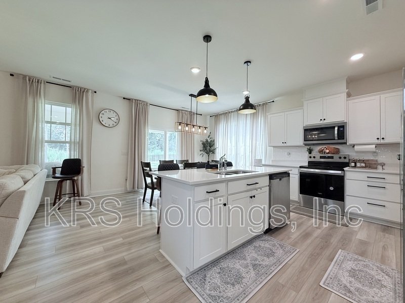 Immaculate Corner-Lot Home in Sydney Creek property image