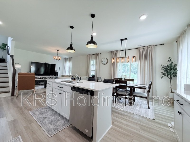 Immaculate Corner-Lot Home in Sydney Creek property image