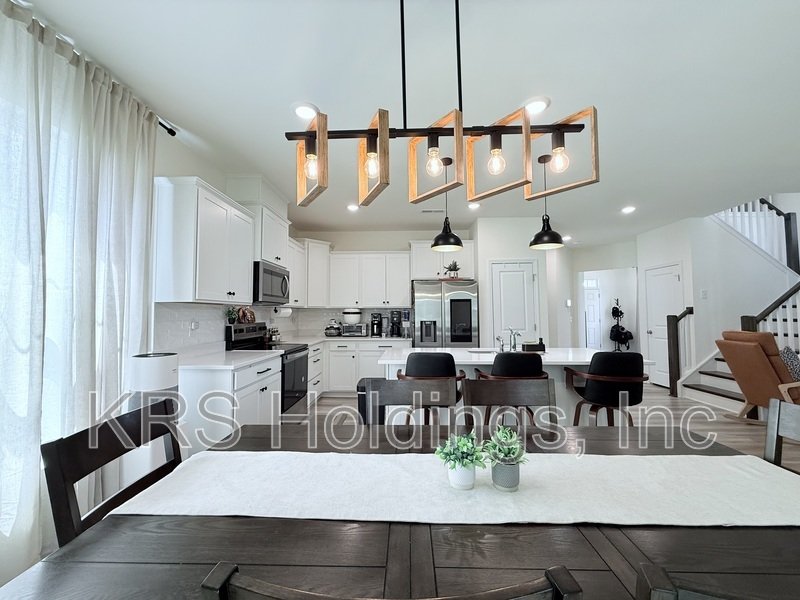 Immaculate Corner-Lot Home in Sydney Creek property image
