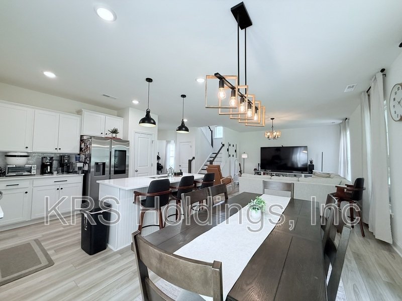 Immaculate Corner-Lot Home in Sydney Creek property image