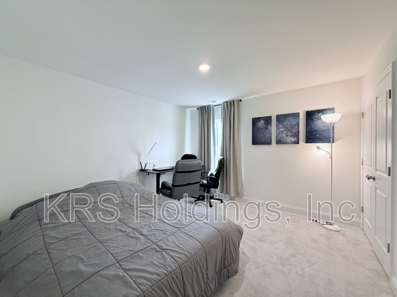 Immaculate Corner-Lot Home in Sydney Creek property image