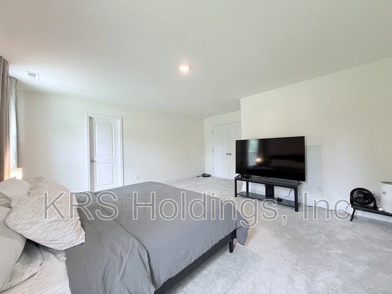 Immaculate Corner-Lot Home in Sydney Creek property image