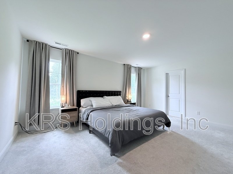 Immaculate Corner-Lot Home in Sydney Creek property image