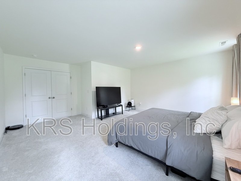 Immaculate Corner-Lot Home in Sydney Creek property image