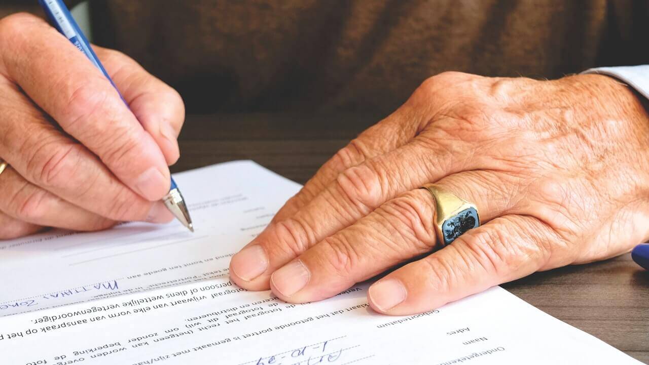 signing a lease agreement