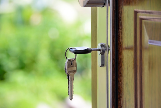 rekey-locks-door-rental-property